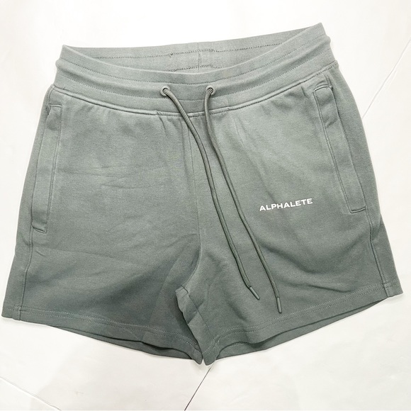NWT ALPHALETE WOMEN’S CORE SHORTS IN CONCRETE VARIOUS SIZES SMALL & MEDIUM - Picture 1 of 5